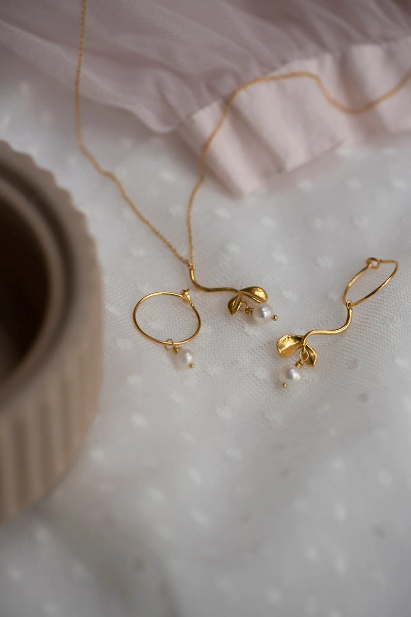 Bloom gold necklace