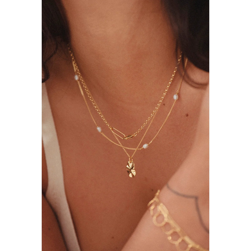 Back and forth gold necklace