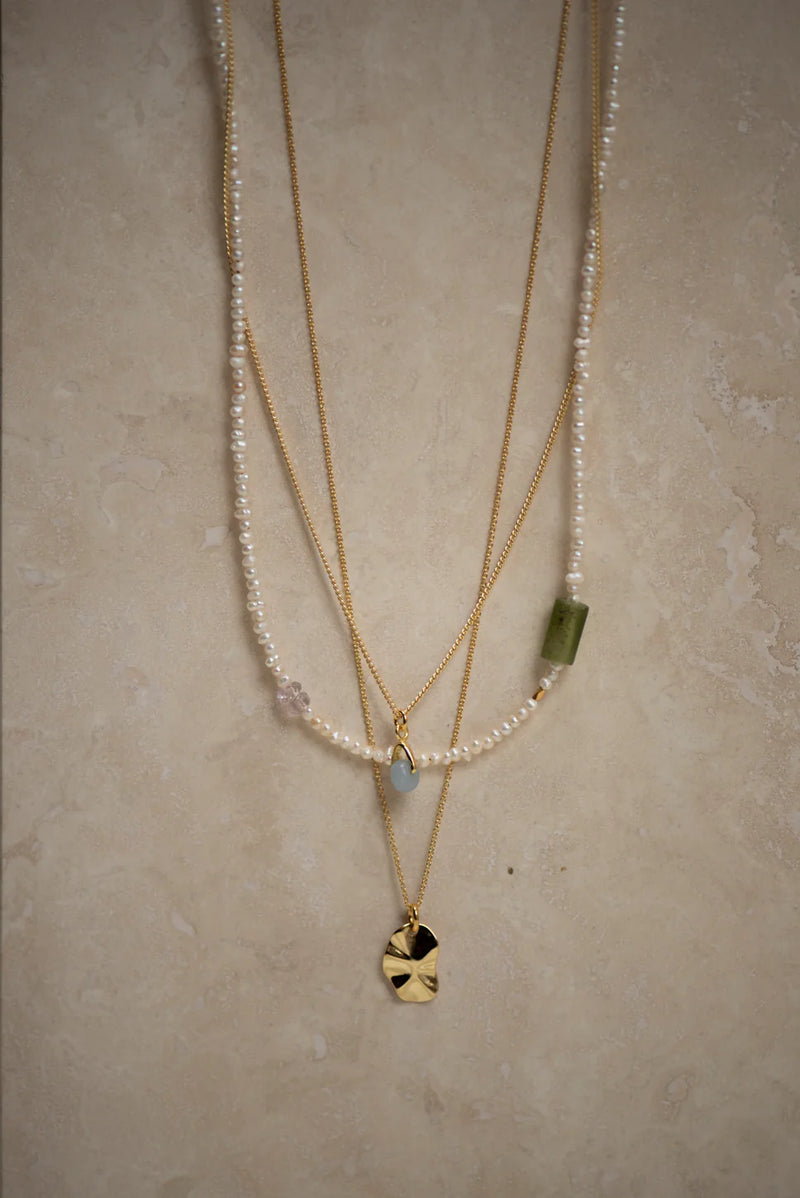Back and forth gold necklace