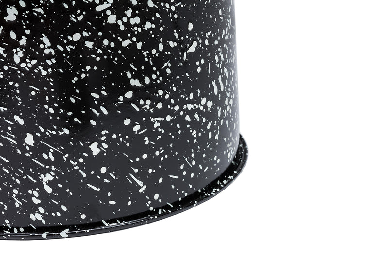 Last stool, Splatter (black & white)