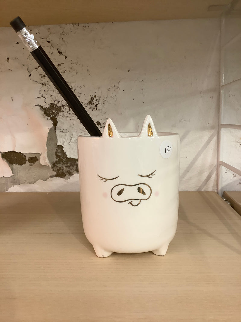 Pig cup holder