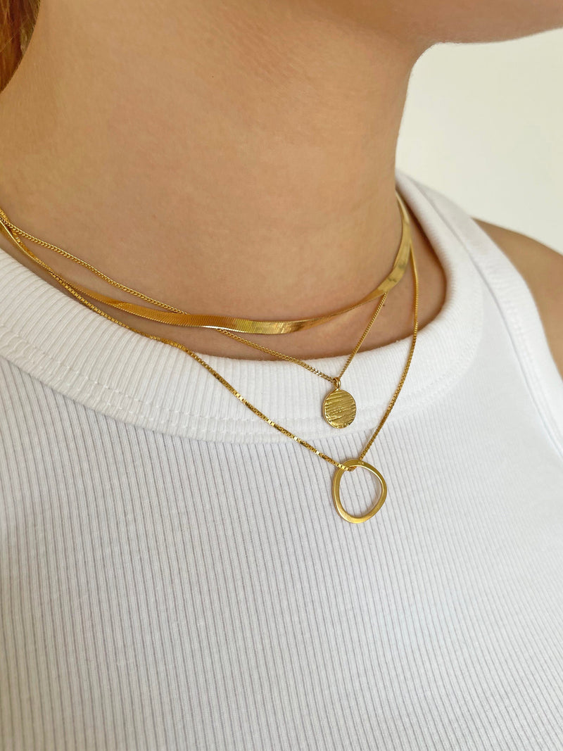 The essentiel gold necklace