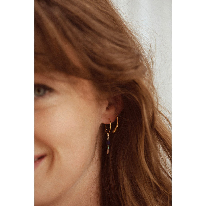 Dangling gold earrings
