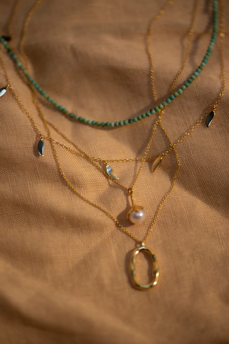 Oliva gold necklace