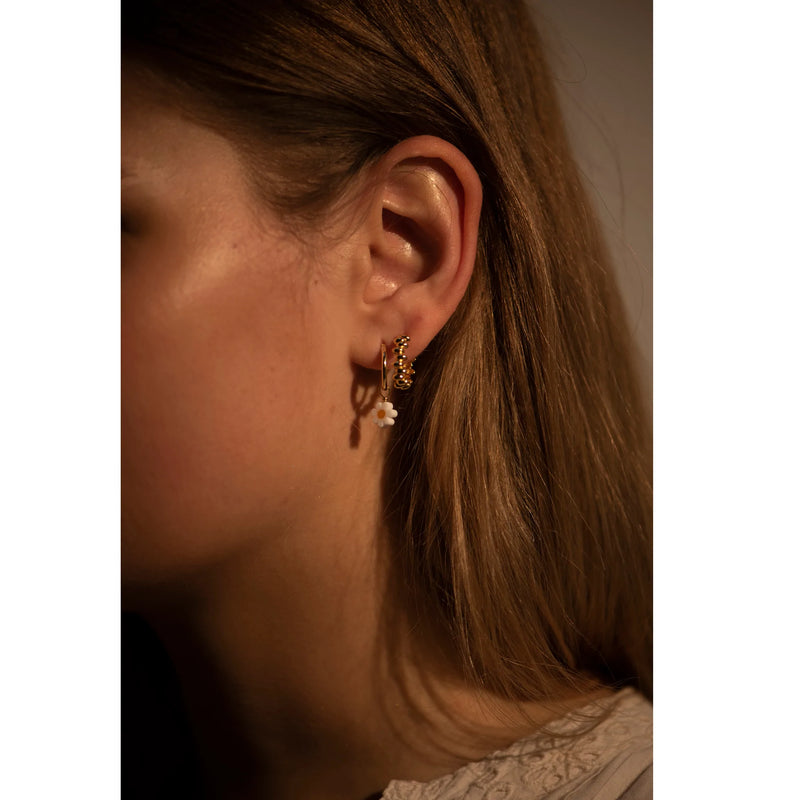 Daisy gold earrings